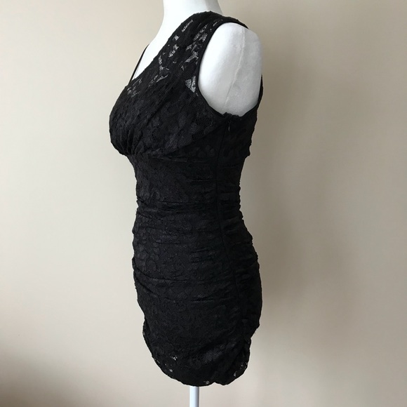 Forever 21 Chantilly Lace One shoulder dress - Picture 4 of 6